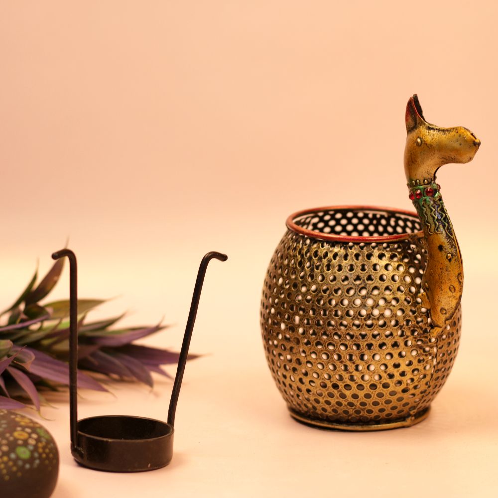 IRON PAINTED TEA LIGHT CAMEL