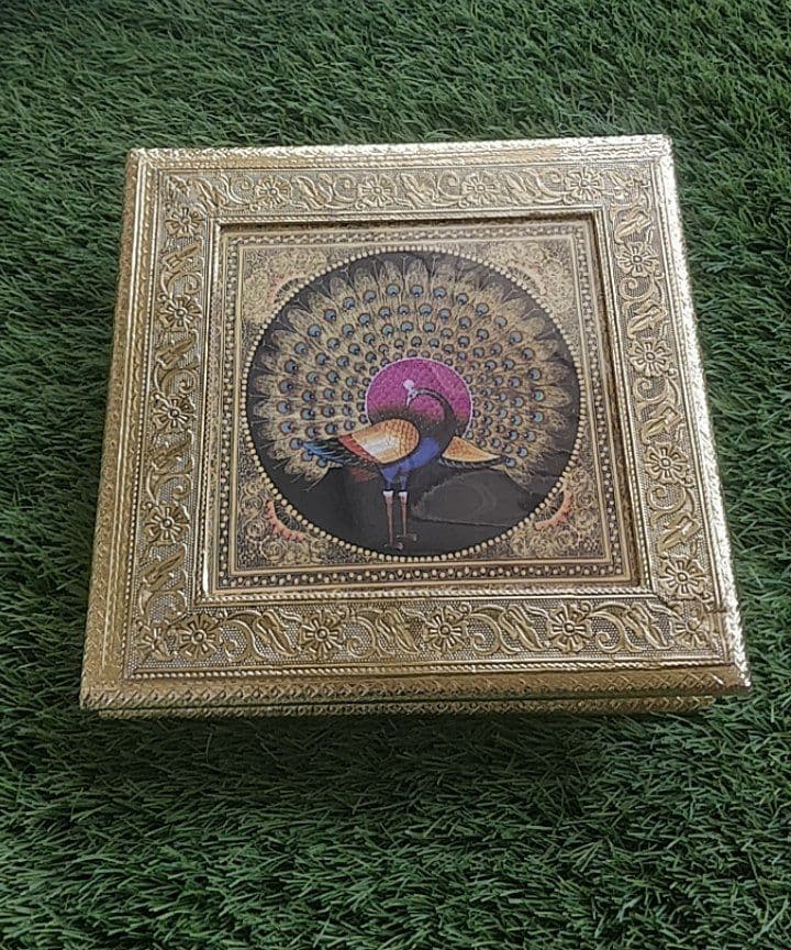 10*10 WOODEN REGZIN  GPLDEN PAINTED DRY FRUIT BOX