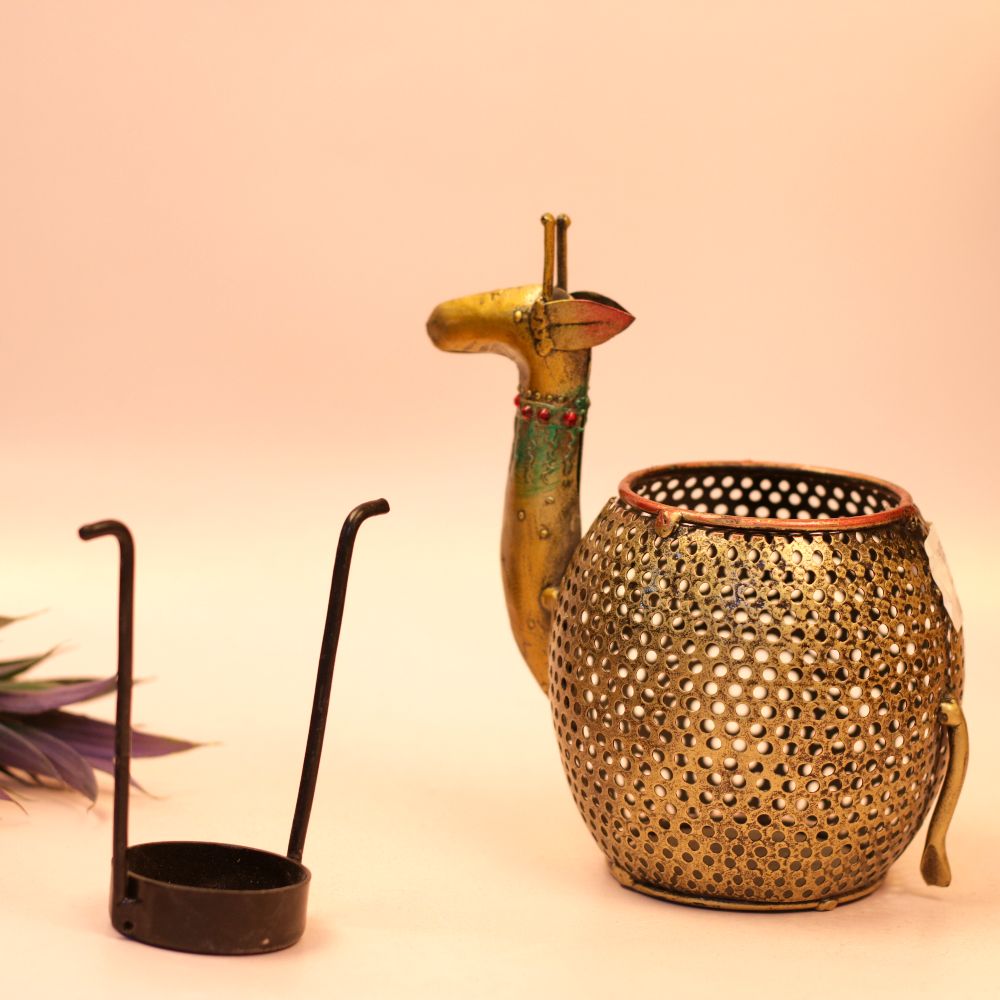 IRON PAINTED TEA LLIGHT DEER