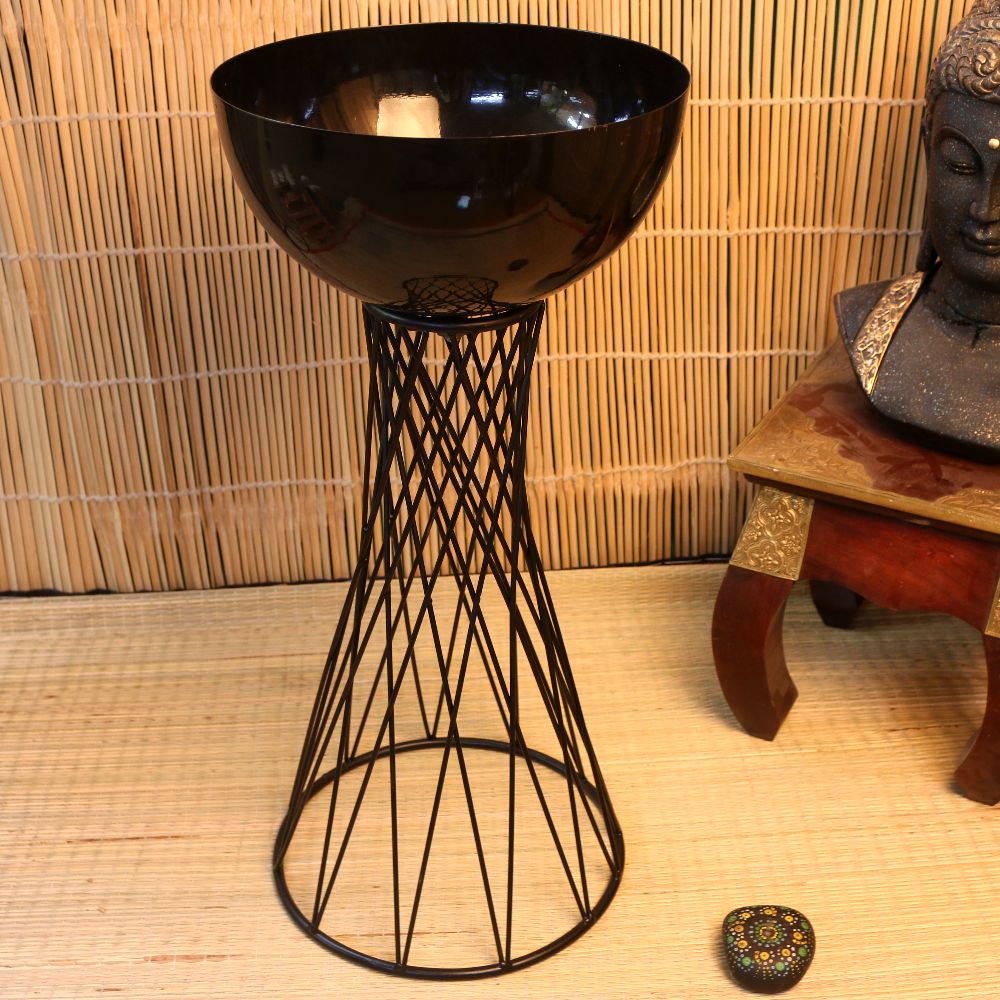 IRON BOWL POT STAND MID.